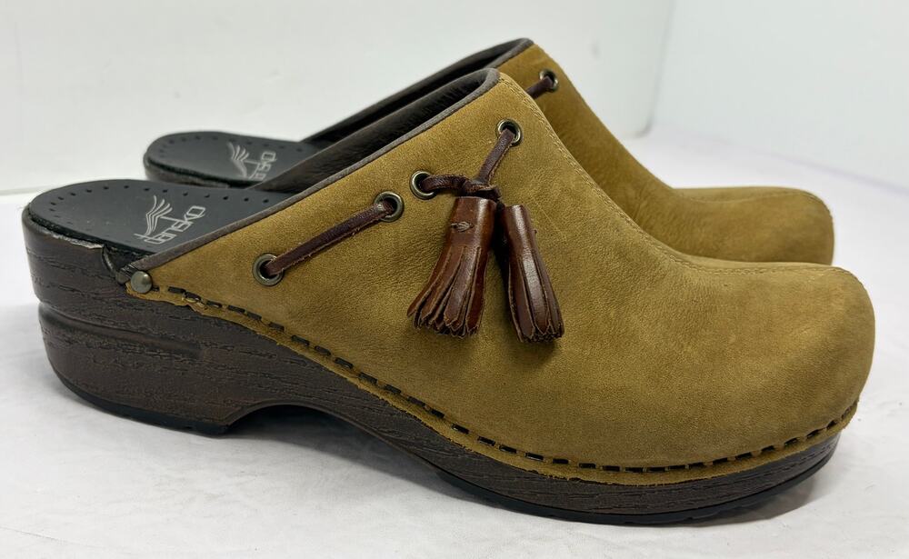 Dansko Shannon Brown Clogs Mules Size 37 EU 6.5 US Slip On Comfort NWOT Nubuck